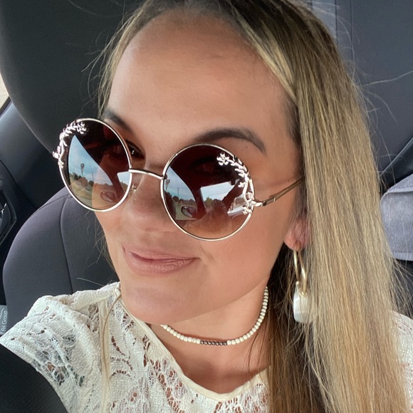 Meet your Posher, Kacy - Picture 1 of 6